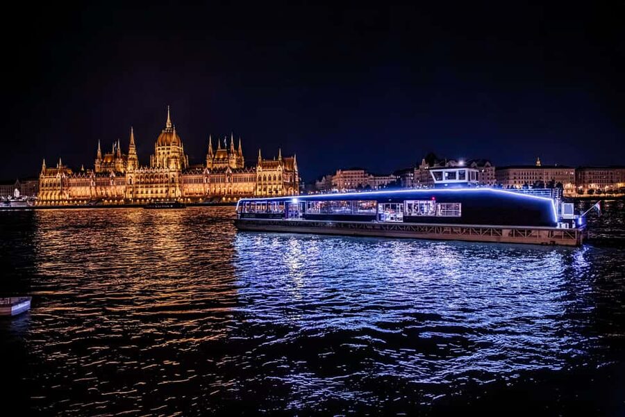 Budapest: Nighttime or Daytime City Sightseeing Cruise - Night vs Day on the Danube: Which One Is Worth Your Time