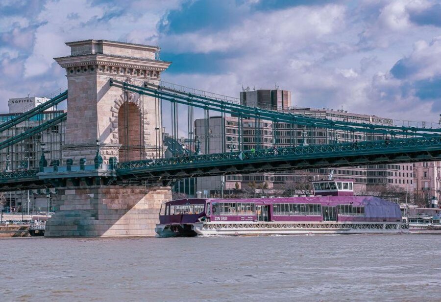 Budapest: Nighttime or Daytime Sightseeing Cruise - Drinks and Snacks Without the Restaurant Detour