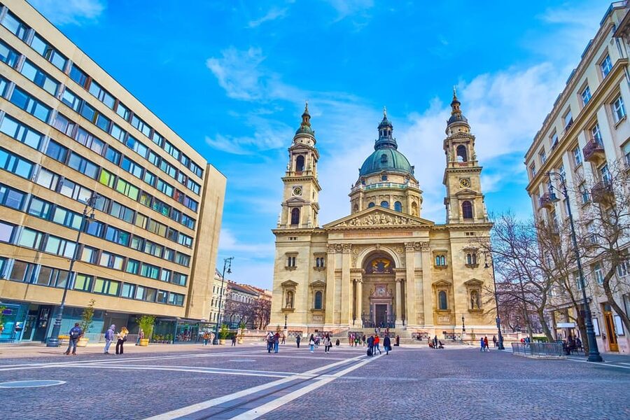 Budapest Old Town and Top Attractions Private Walking Tour - Shoes on the Danube Bank: a moving stop that takes little time