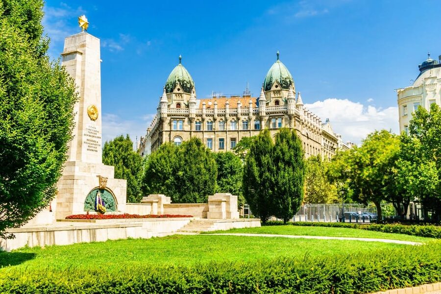 Budapest Old Town and Top Attractions Private Walking Tour - A 2-hour private tour: why the pacing works