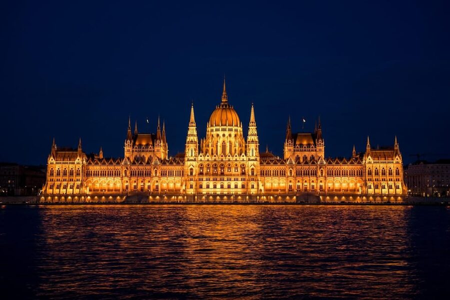 Budapest: Parliament Building Entry Ticket and Audio Guide - Kossuth Square start: monuments, names, and why the square matters