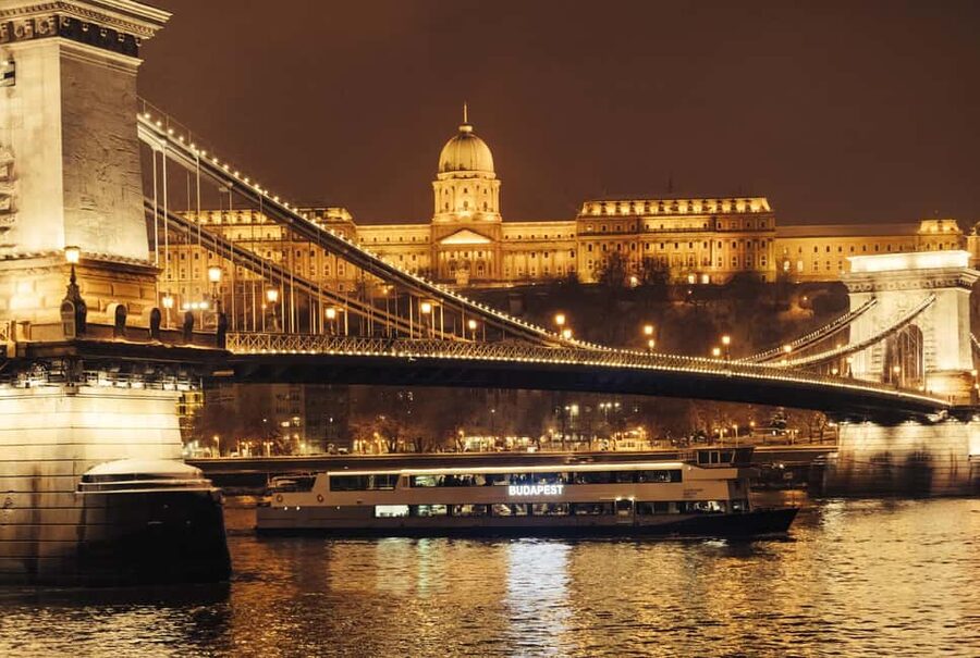 Budapest: Parliament Panorama Cruise with Törley Prosecco - Törley Prosecco + English Audio Guide (The Easy-Mode Combo)
