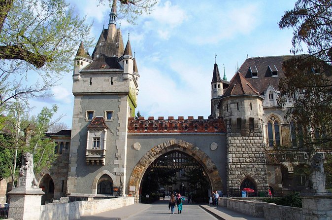 Budapest Pest side tour: Days of Glory - Should You Book the Budapest Pest Side Tour: Days of Glory?