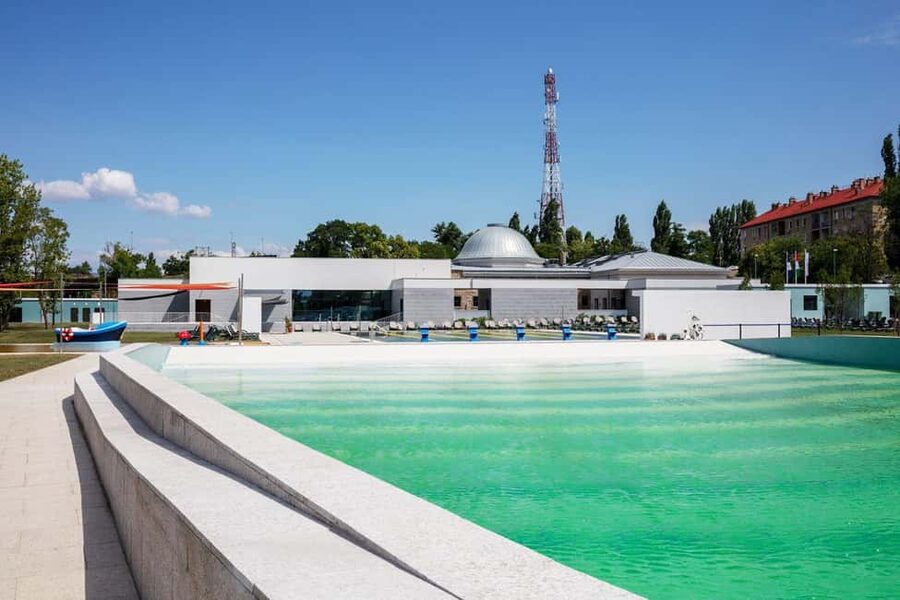 Budapest: Pesterzsébet Salt-Iodine Spa & Sauna World Ticket - Wave pool and family-friendly options (even if you’re solo)