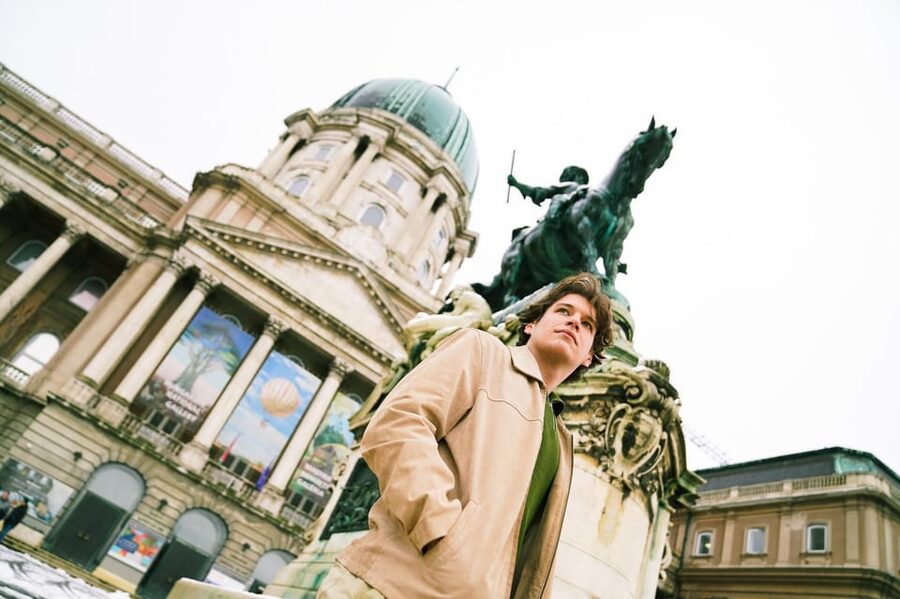 Budapest: Photo Session with Professional Local Photographer - Posing Help That Lets You Enjoy the City