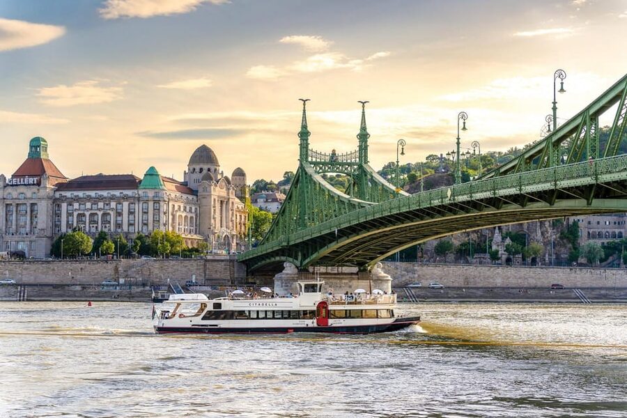 Budapest: Premium Sightseeing Cruise with Tokaj Frizzante - Price and Value: How $12 Buys Comfort Plus Context