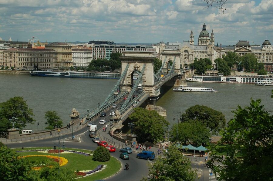 Budapest: Private 3-hour Guided City Tour by Bus - Two Banks, One Smooth 3-Hour Loop