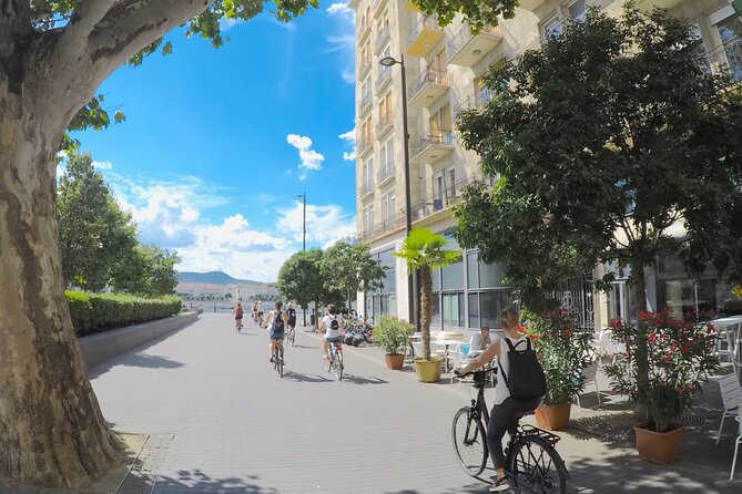 Budapest private Bike & e-Bike Tour with a drink - St. Stephen’s Basilica: religion without the long museum detour