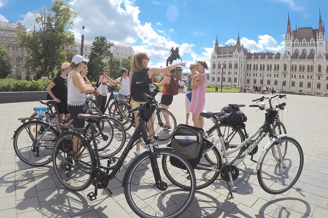 Budapest private Bike & e-Bike Tour with a drink - Erzsébet tér: the quick intro stop that sets the whole tour up