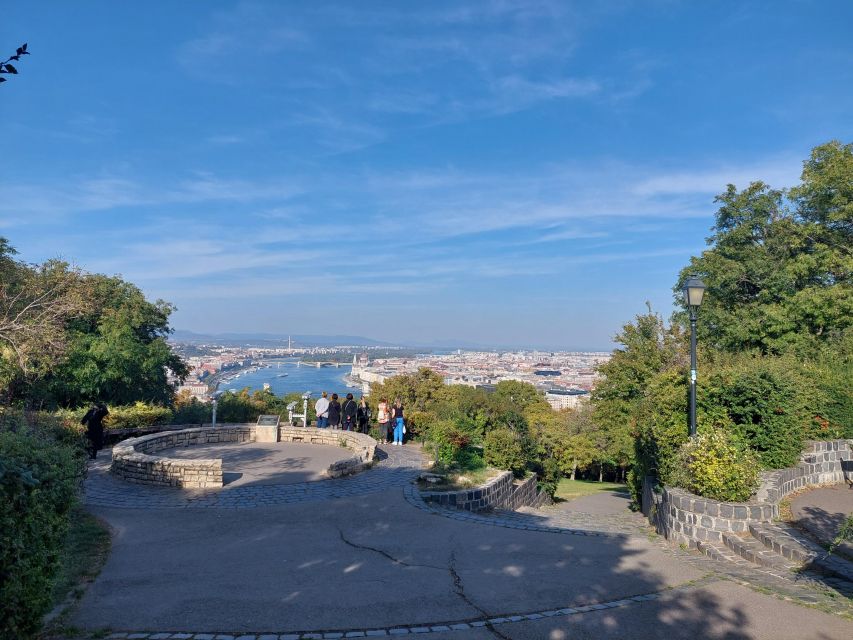 Budapest: Private City Tour with Local Guide - Chain Bridge photo stop: the quick win for river views