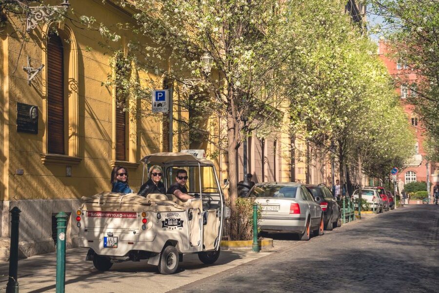 Budapest: Private City Tuk-Tuk Tour & Boat Cruise - Short walks, quick viewpoints, and photo-friendly timing