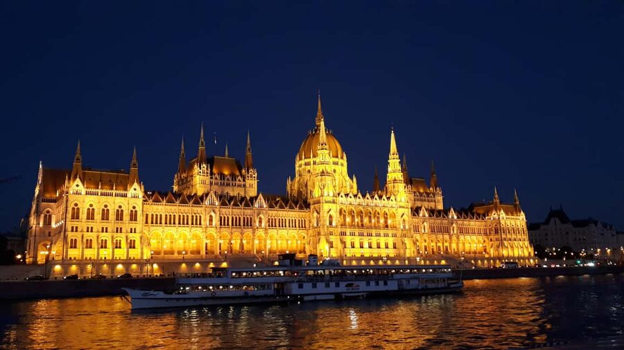 Budapest: Private Customizable Guided Tour - Liberty Square to the Citadella: where big Budapest stories start