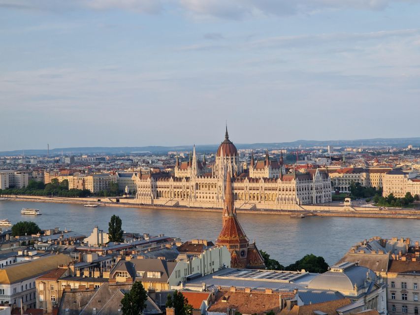 Budapest: private deluxe tour with a native, in Spanish - Spanish with Latin flair: how the guide changes what you notice