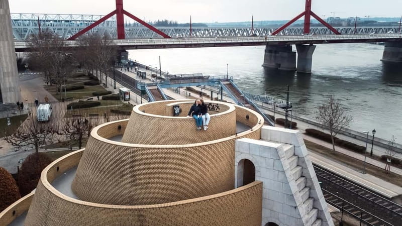 Budapest: private drone photo session - Elizabeth Bridge area: a second backdrop so your photo set doesn’t feel repetitive