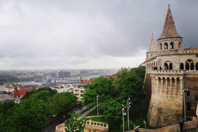 Budapest Private Walking Tour - Crossing toward Buda: Danube and the Chain Bridge stories