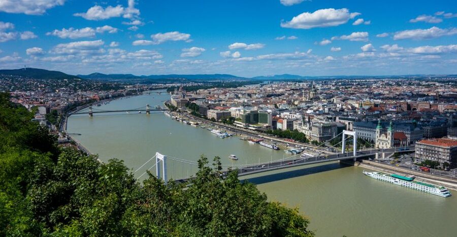 Budapest: Private Walking Tour of City with Spanish Guide - Key Things I’d Pay Attention To