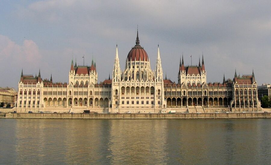 Budapest: Private Walking Tour of City with Spanish Guide - How the 3 to 6 Hour Experience Changes Your Day