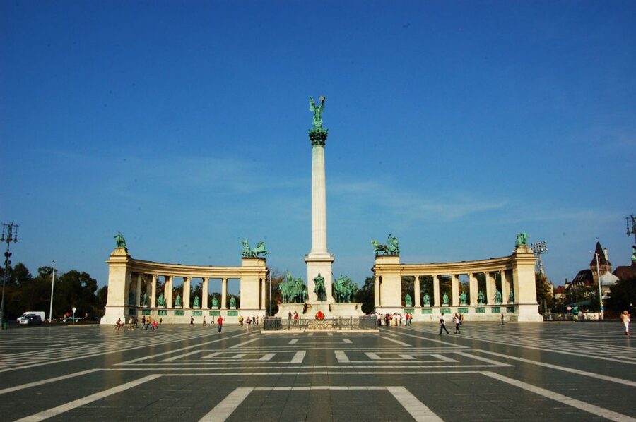 Budapest: Private Walking Tour of City with Spanish Guide - Liberty Square and the Danube Crossing: A View-First Section