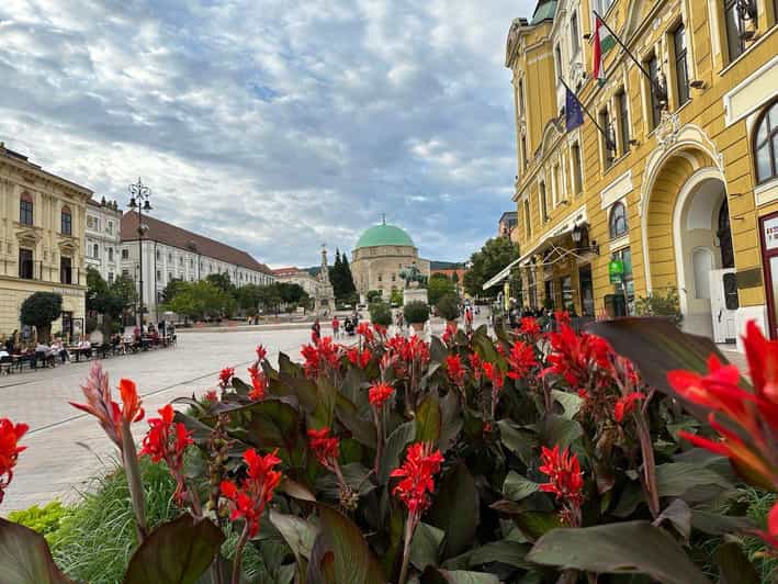 Budapest: Private Walking Tour with a Local Guide - Chain Bridge: the photo stop that helps you read the river