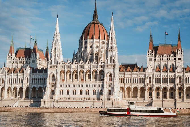 Budapest River Cruise with 1 Free Tokaj Frizzante and Audio Guide - Night timing: when the lights look their best