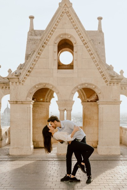 Budapest: romantic photoshoot at Buda's iconic sightseeings - Key things to know before you go