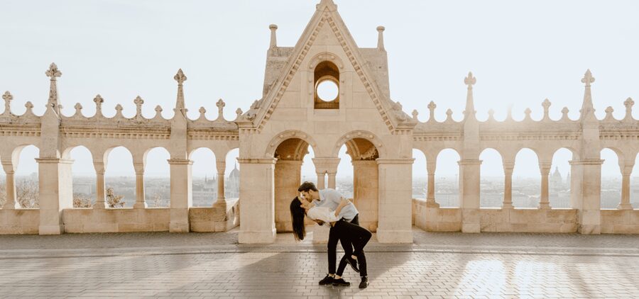 Budapest: romantic photoshoot at Buda's iconic sightseeings - Meeting at Szent László statue: why this starting point is smart