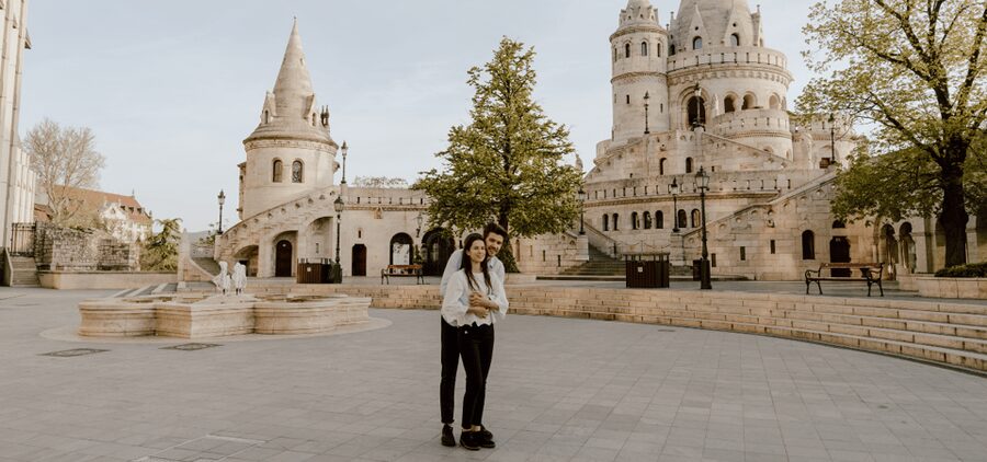 Budapest: romantic photoshoot at Buda's iconic sightseeings - Buda Castle sightlines: variety without changing locations