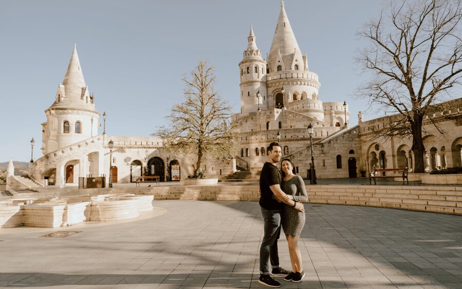 Budapest: romantic photoshoot at Buda's iconic sightseeings - Cobblestone streets and hand-in-hand pacing