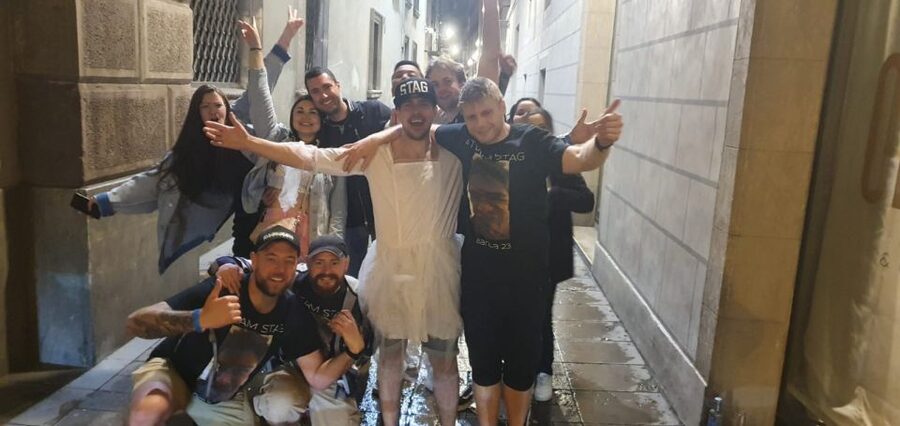 Budapest: Ruin Bar Pub Crawl with Entry Tickets - The Stops You Can Expect: Doboz, Badabing, La Siesta, Instant Fogas
