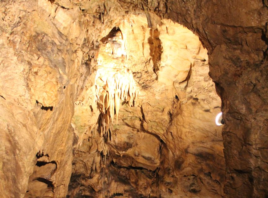Budapest: Semlő-hegyi & Pál-völgyi Caves Guided Walking Tour - What to wear and bring for a cold, damp underground walk