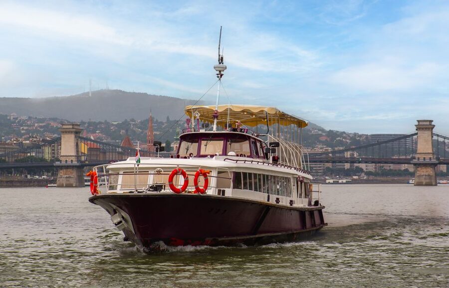 Budapest: Sightseeing Tour by Boat - The Boat Experience: Comfort, Seating, and Photo Angles