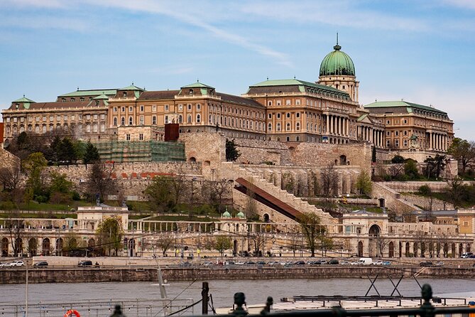 Budapest Sightseeing with Drink Included - Deck logistics: crowds, speed, and how to get better photos