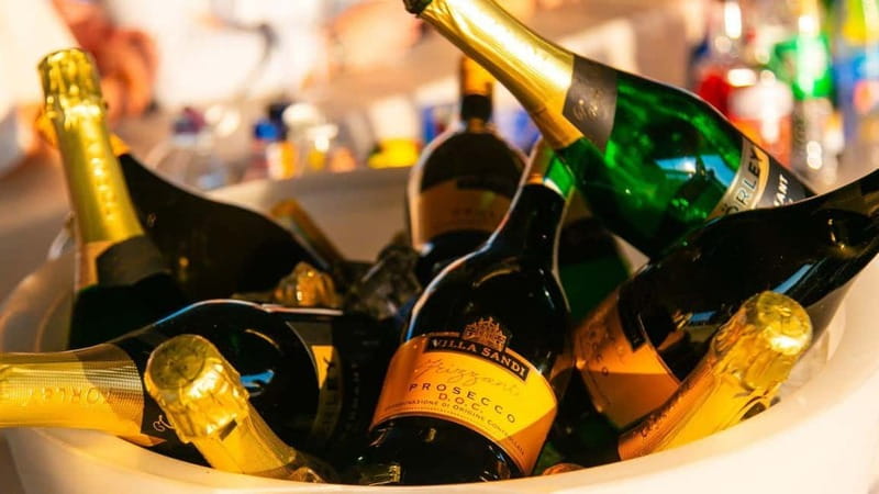Budapest: Sip and Sail River Cruise with Unlimited Prosecco - A Prosecco-and-Views Danube Sunset in 90 Minutes of Good Mood