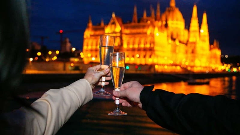 Budapest: Sip and Sail River Cruise with Unlimited Prosecco - Unlimited Prosecco, Cocktails, and Beer: What’s Actually Included