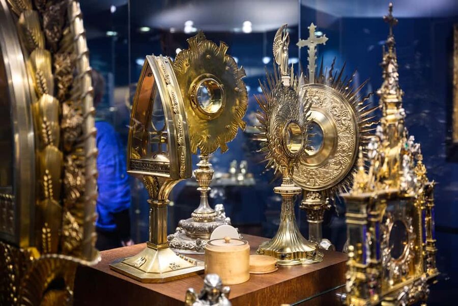 Budapest: St. Stephen's Basilica Entry with Options - The Mummified Hand of King St. Stephen: Why This Relic Matters