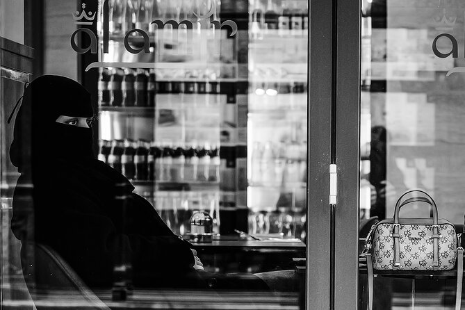 Budapest Street Photography by Lukacs Gabor - What Personalized Tips Actually Do for Your Photos