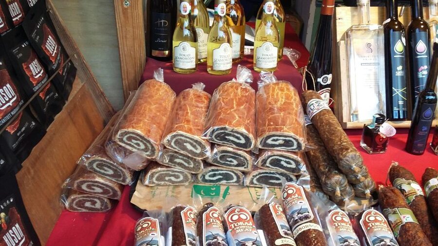 Budapest Streetfood Heaven: Tasting and Markets with a local - Meeting at Starbucks Fashion, Then Into the Local Food Flow