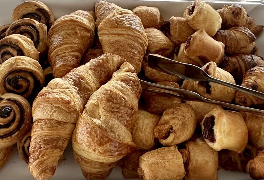 Budapest: Summer Brunch & Cruise with Prosecco or Cake - Timing: When to Eat, When to Go Upstairs, When to Freeze Your Fingers