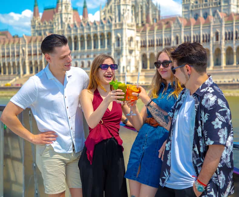 Budapest: Sunset Cocktail Cruise - Getting the best seat: upper deck vs air-conditioned lower deck