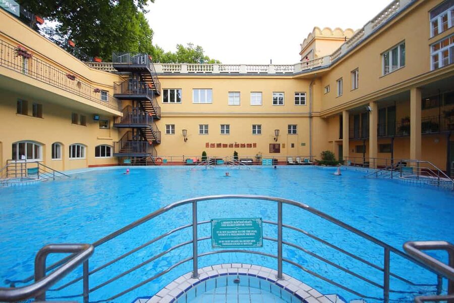Budapest Super Saver: Spa, Basilica Tour, and Danube Cruise - A one-day sampler of Budapest’s spa, basilica, and river at night