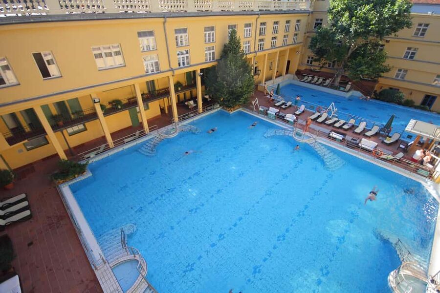 Budapest Super Saver: Spa, Basilica Tour, and Danube Cruise - St. Stephen’s Basilica at 4PM: an English tour that lets you linger