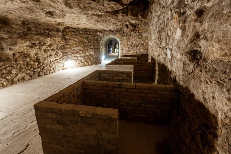 Budapest: The WWII Siege of Buda Castle & Bomb Shelter Tour - What to bring for a cave that’s always 12°C