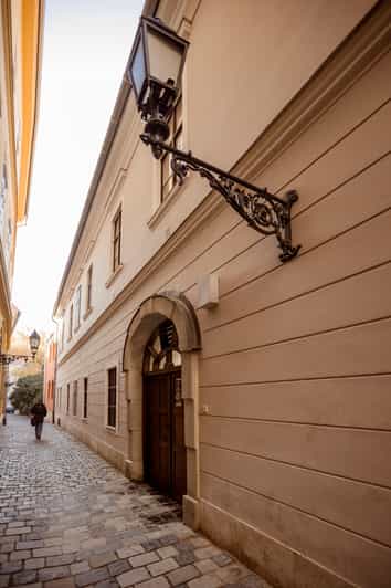Budapest: The WWII Siege of Buda Castle & Bomb Shelter Tour - Should you book the Budapest WWII Siege of Buda Castle & Bomb Shelter Tour?