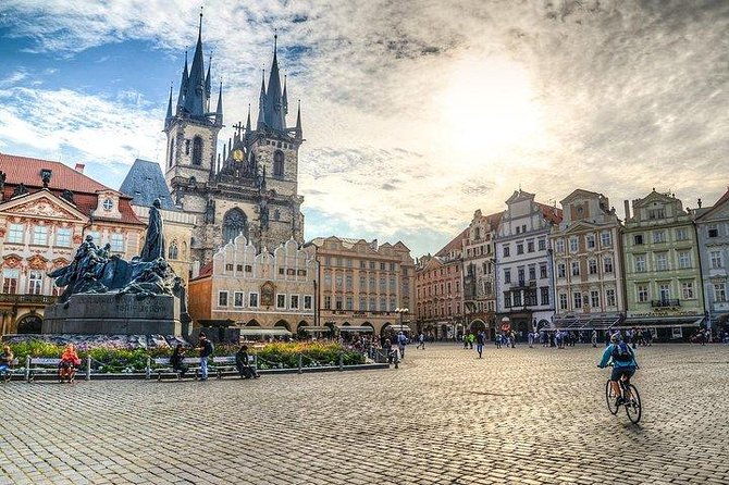 Budapest to Prague Private transfer with 2 hour sightseeing stop - Pickup in Budapest to Prague drop-off: what your day looks like