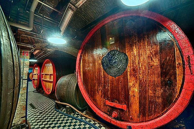 Budapest Tuk Tuk Tour with House of the Unicum Distillery Visit - Great Market Hall time: shopping with less stress