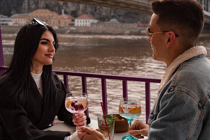 Budapest Unlimited Prosecco and Wine Cruise Day or Sunset Option - One hour on the Danube: why this sunset format is smart