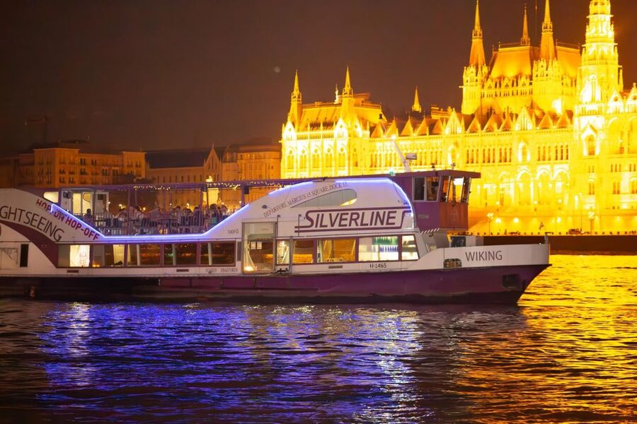Budapest: Unlimited Prosecco and Wine Sightseeing Cruise - Unlimited prosecco and wine: the real engine of the experience