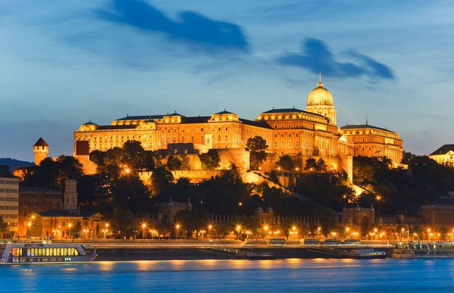 Budapest: Unlimited Prosecco and Wine Sightseeing Cruise - Price and value: what you’re really paying for