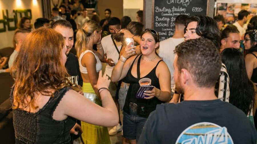 Budapest: Unmissable Bar Crawls with Shots & VIP Club Entry - Ultimate Pub Crawl: the classic 4-hour Budapest party flow