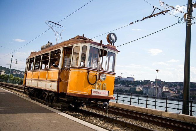 Budapest Urban Walk - Budapest City Tour with Cake & Coffee - Liberty Square: the solemn edge of the sightseeing day
